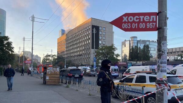 Дым на месте взрыва в Киеве. 17 октября 2022