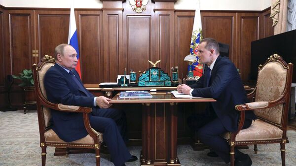 Президент РФ Владимир Путин и руководитель Росреестра Олег Скуфинский во время встречи