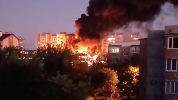 Пожар на месте падения Су-34 в Ейске. Кадр из видео очевидца