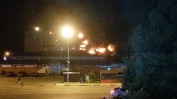 Пожар в жилом доме после падения сверхзвукового истребителя-бомбардировщика Су-34 в Ейске