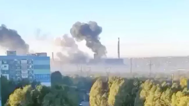 Дым после удара в Днепропетровске