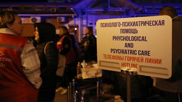 Мобильный центр психолого-психиатрической помощи неподалеку от места падения сверхзвукового истребителя-бомбардировщика Су-34 в Ейске