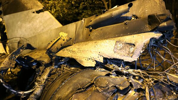 Фрагмент сверхзвукового истребителя-бомбардировщика Су-34, упавшего на жилой дом в Ейске