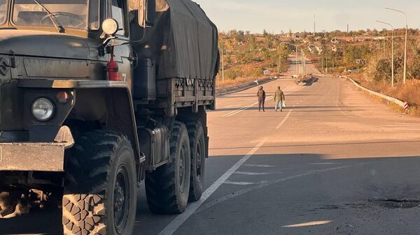 Представители российской стороны во время обмена пленными