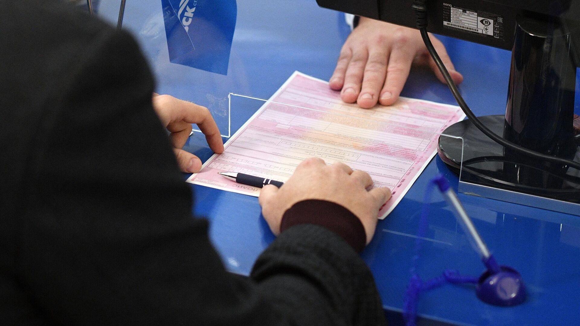 В новых регионах России можно будет зарегистрировать машину без ОСАГО