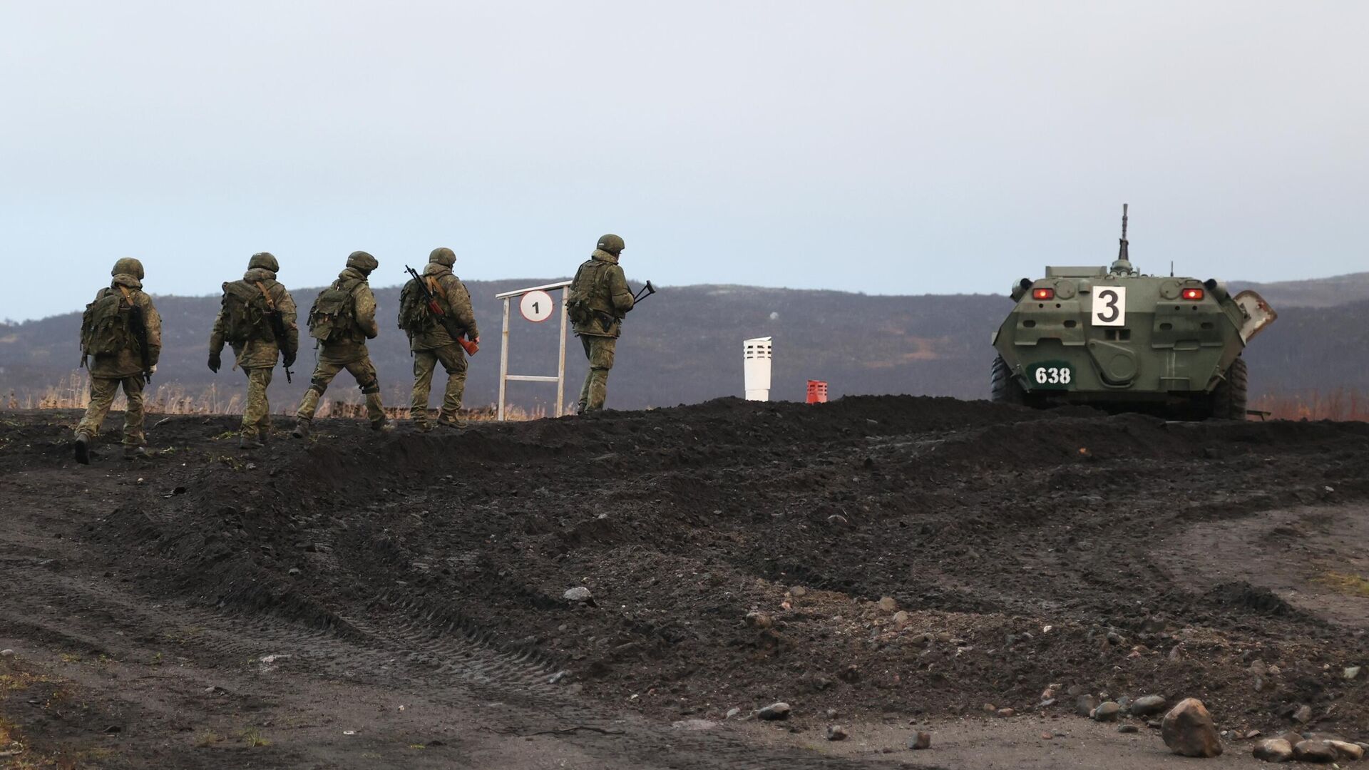 Военнослужащие из числа мобилизованных на учебном полигоне - РИА Новости, 1920, 28.10.2022