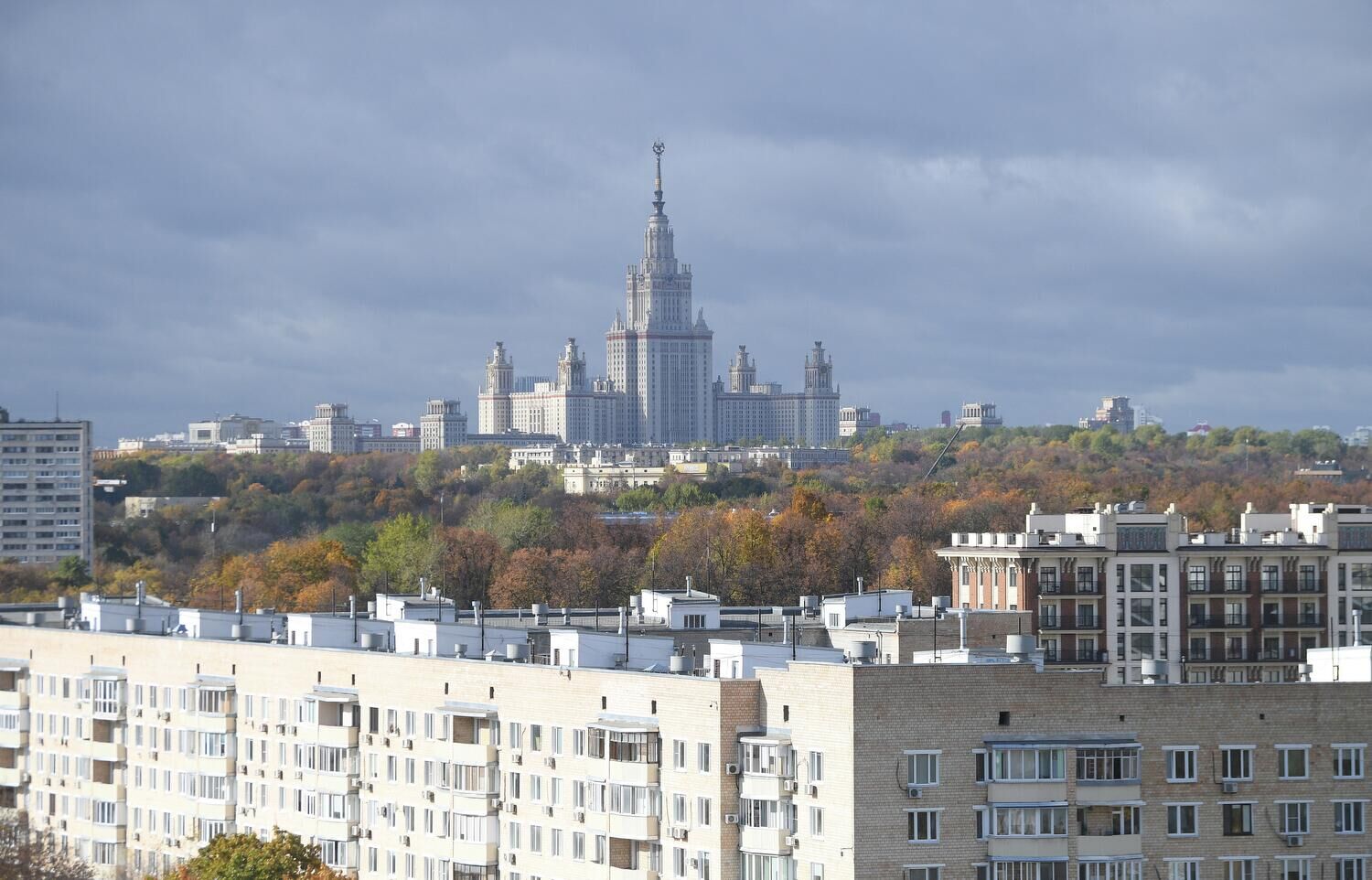 Вид на Московский Государственный Университет имени М.В. Ломоносова Вид на Московский Государственный Университет имени М.В. Ломоносова - РИА Новости, 1920, 24.01.2025