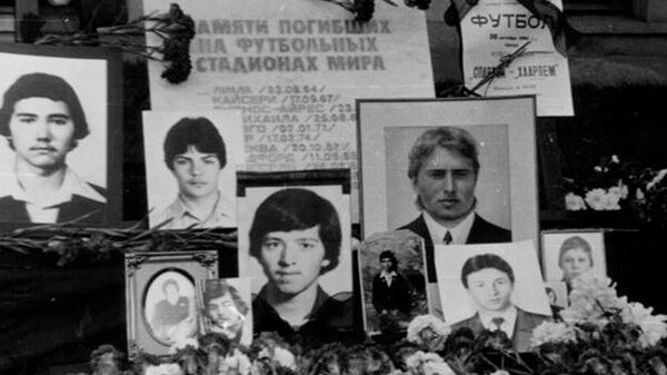 Фотографии погибших болельщиков Спартака на матче с Хаарлемом в 1982 году. Архивное фото