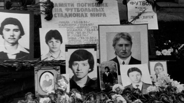 Фотографии погибших болельщиков Спартака на матче с Хаарлемом в 1982 году. Архивное фото