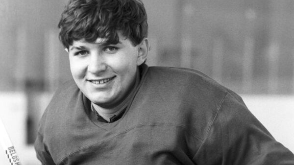 Хоккеист Евгений Белошейкин в 1987 году. Архивное фото