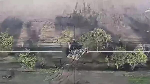 Кадр записи поражения украинской техники дронами-камикадзе Ланцет в ходе специальной военной операции