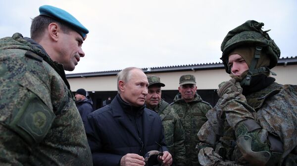 Верховный Главнокомандующий, президент РФ Владимир Путин во время посещения военного полигона Западного военного округа в Рязанской области 