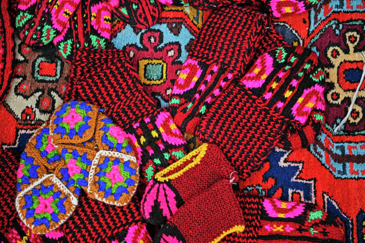 Носки, связанные местными мастерами Дагестана