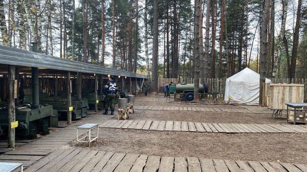Губернатор Нижегородской области Глеб Никитин привез 2 модульные бани в палаточный лагерь в деревне Песочное в Костромской области