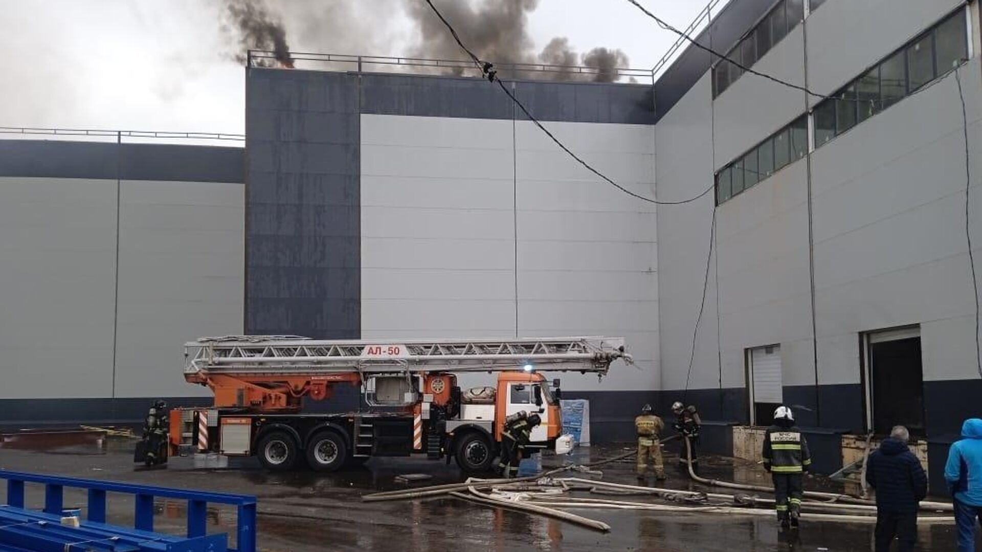 Пожар на складе в подмосковном Ногинске локализован
