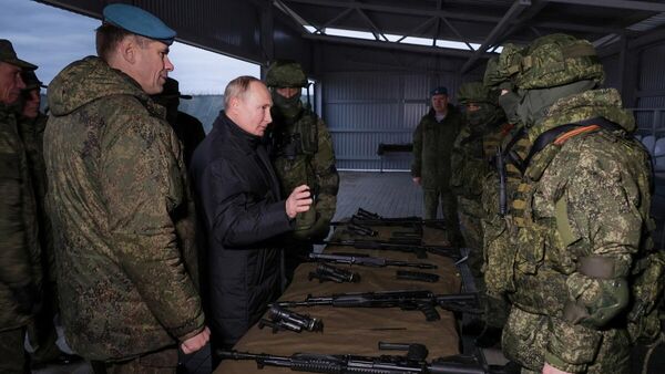Верховный главнокомандующий, президент России Владимир Путин во время посещения военного полигона Западного военного округа в Рязанской области