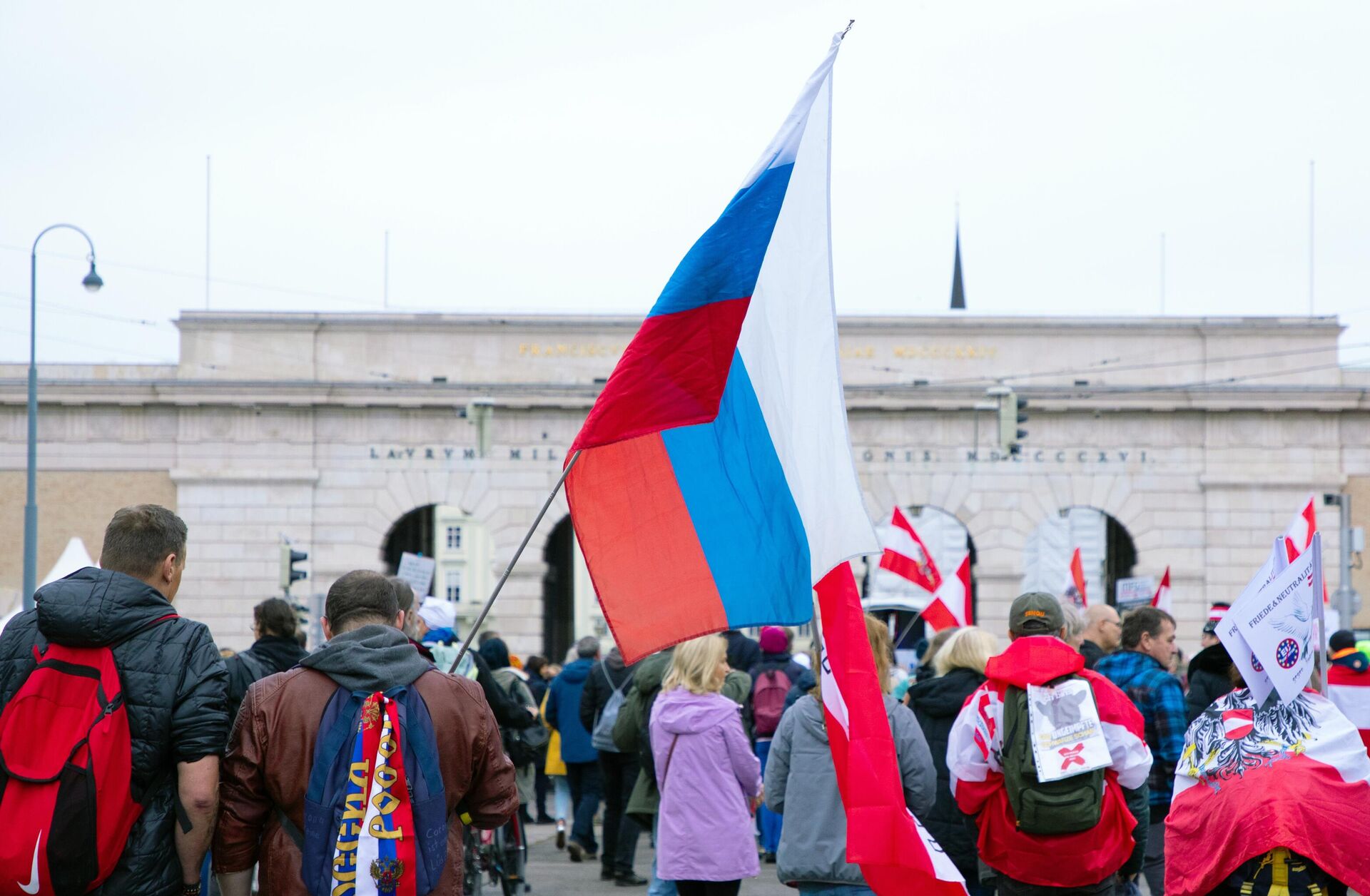 Участники митинга против антироссийских санкций в Вене - РИА Новости, 1920, 31.03.2025