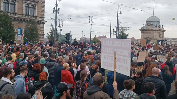 Протест учеников в Будапеште против низких зарплат учителей