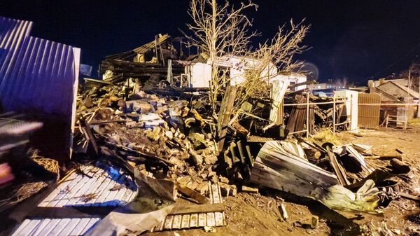 Разрушенный дом в результате падения самолета Су-30 в Иркутске