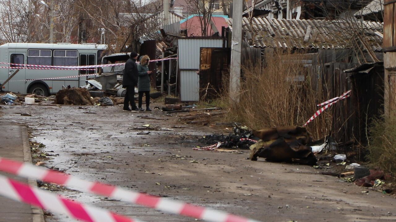 В доме, разрушенном при падении в Иркутске Су-30, прописаны десять человек  - РИА Новости, 24.10.2022