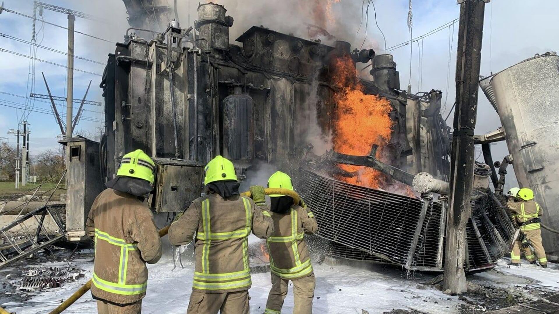 Украинские пожарные во время тушения пожара. Архивное фото - РИА Новости, 1920, 01.05.2023