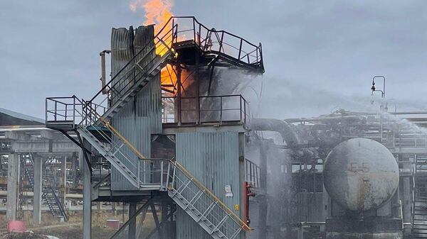 Тушение пожара на товарно-сырьевом цехе Тобольск-Нефтехим 