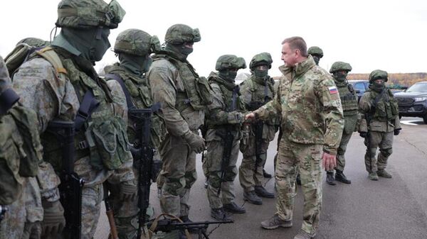 Губернатор Тульской области Алексей Дюмин передал бойцам 106-й гвардейской воздушно-десантной дивизии снаряжение и технику