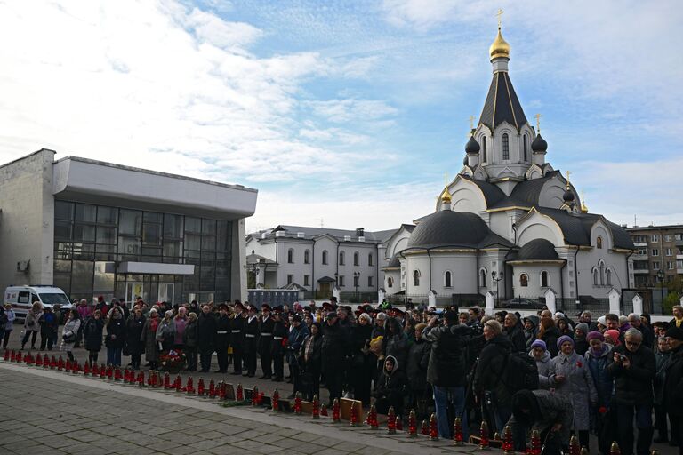 Участники мероприятия, посвященного 20-й годовщине со дня трагических событий захвата террористами мирных людей на мюзикле Норд-Ост в Театральном центре на Дубровке