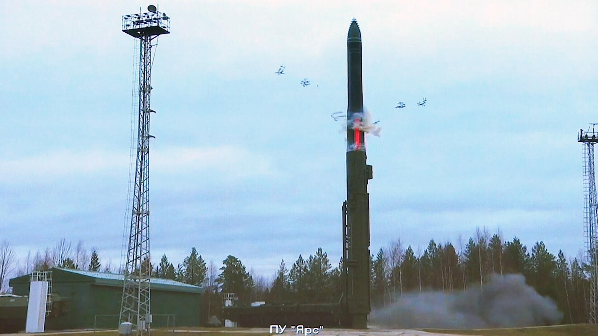 Запуск межконтинентальной баллистической ракеты (МБР) РС-24 Ярс  - РИА Новости, 1920, 15.12.2022