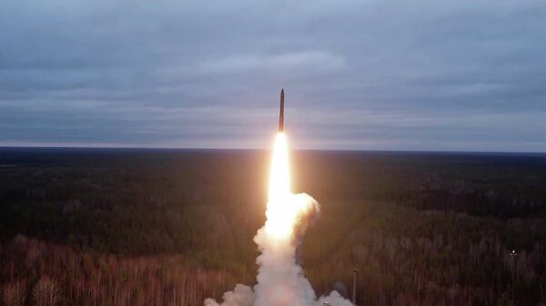 Запуск межконтинентальной баллистической ракеты РС-24 Ярс