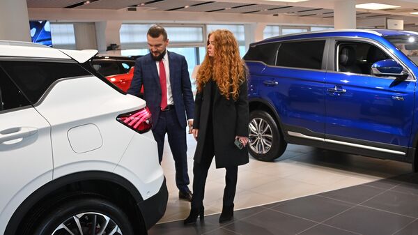 Продажа автомобилей в официальном дилерском центре Geely АвтоСпецЦентр в Москве