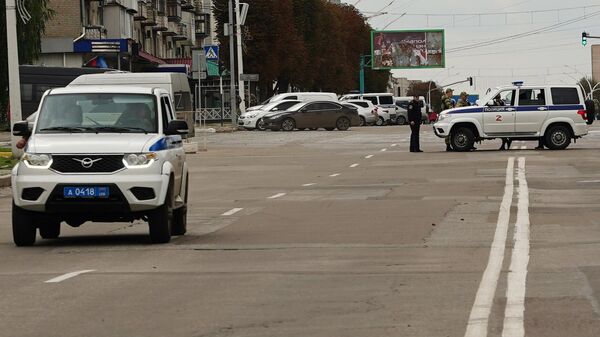 Сотрудники полиции в Луганске