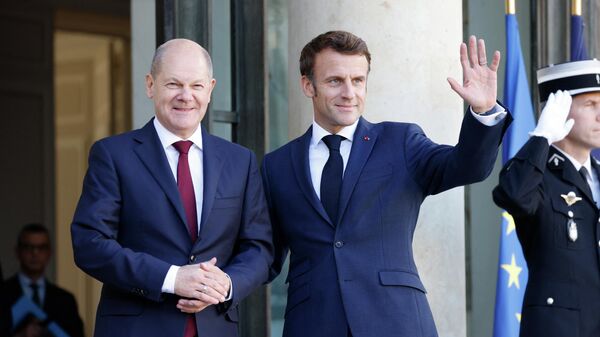 Президент Франции Эммануэль Макрон и канцлер ФРГ Олаф Шольц во время встречи в Париже. 26 октября 2022