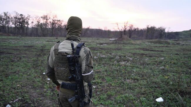 Боец Народной милиции ЛНР в районе села Спорное в ДНР