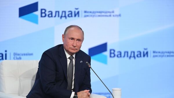 LIVE_СПУТНИК: Путин принимает участие в пленарной сессии Валдая