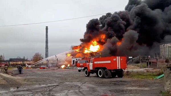 Возгорание на месте удара по нефтебазе в Шахтерске