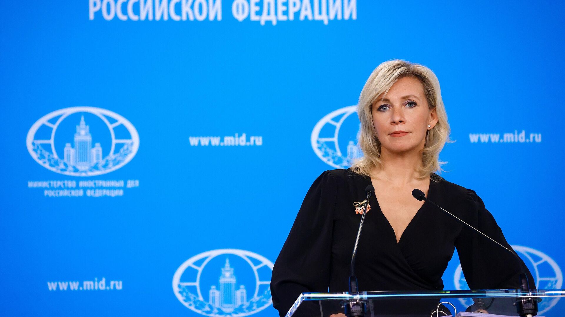 Захарова отреагировала на замену символики на "Родине-матери" в Киеве