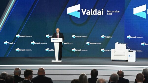 Президент РФ Владимир Путин выступает на заседании XIX Ежегодного заседания Международного дискуссионного клуба Валдай