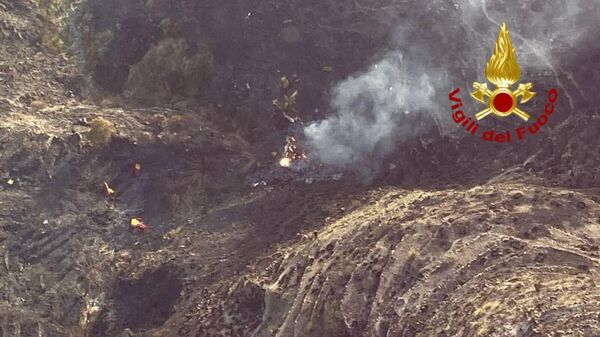 Пожарный самолет упал на склоне вулкана Этна на итальянском острове Сицилия