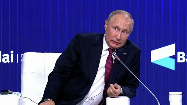 Путин: Номинальные доходы граждан растут, а реальные – стали пониже