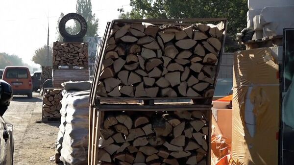 Топливный кризис в Молдавии: жители страны запасаются дровами