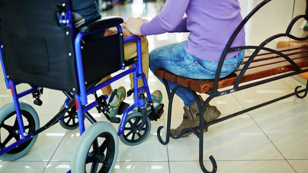 Ребенок в инвалидной коляске