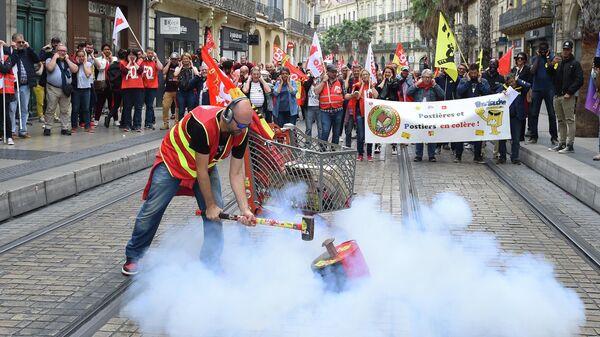 Акция протеста с требованием повышения зарплат в Монпелье, Франция