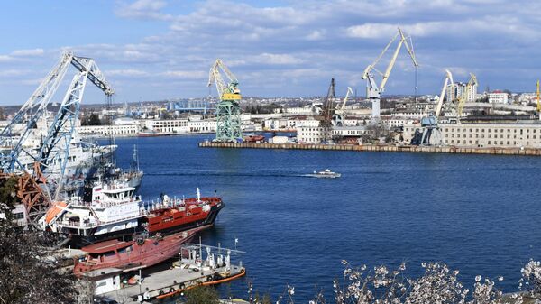 Севастопольскую бухту открыли для движения морского транспорта