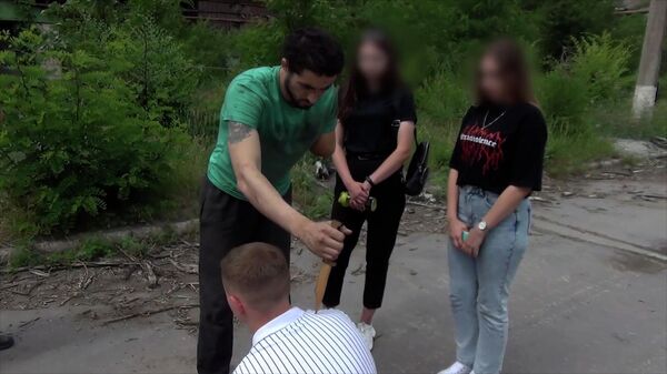 Боец из ДНР выжил после многочисленных ножевых ранений. Кадры следственного эксперимента