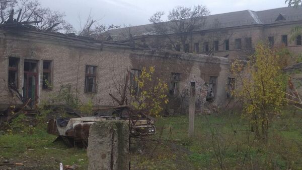 Разрушенное здание бывшей Менжинской больницы в городе Первомайск