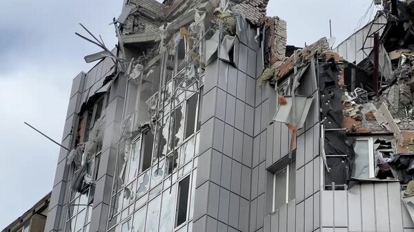 Гостиница в Алчевске после обстрела украинскими войсками 