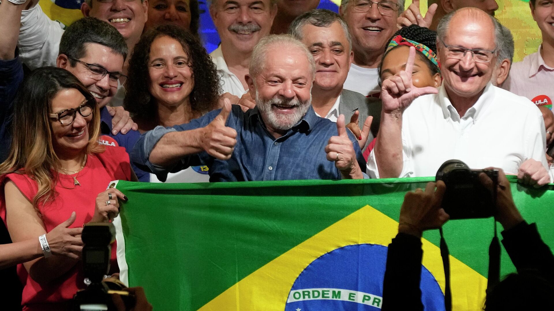 Луис Инасио Лула да Силва празднует победу во втором туре президентских выборов в Бразилии - РИА Новости, 1920, 31.10.2022