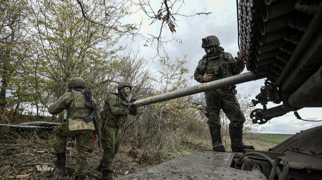 Работа расчета реактивной системы залпового огня БМ-21 Град ВС России