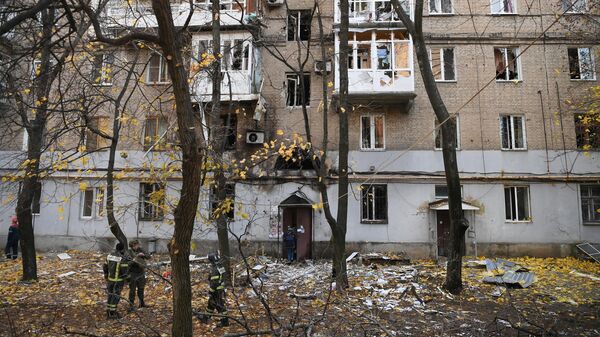Дом, поврежденный в результате обстрела со стороны ВСУ в Донецке